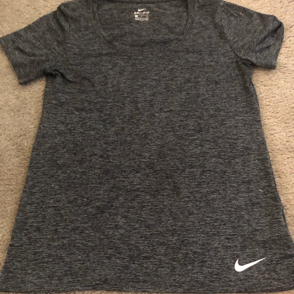 Women’s Nike crewneck workout shirt